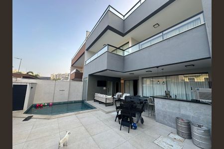 Casa de condomínio à venda com 488m², 6 quartos e 2 vagas