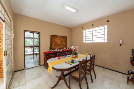 Casa à venda com 720m², 8 quartos e 8 vagasSala