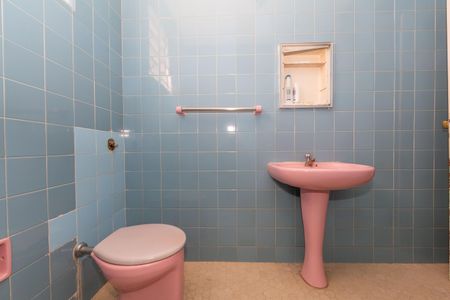 Casa à venda com 720m², 8 quartos e 8 vagasBanheiro 2