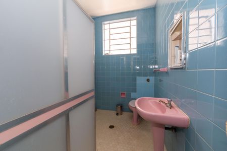 Casa à venda com 720m², 8 quartos e 8 vagasBanheiro 2