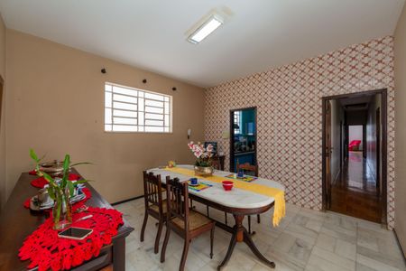 Casa à venda com 720m², 8 quartos e 8 vagasSala