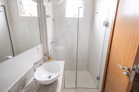 Apartamento à venda com 55m², 2 quartos e 2 vagas Apartamento à venda com 55m², 2 quartos e 2 vagasBanheiro da Suíte 2