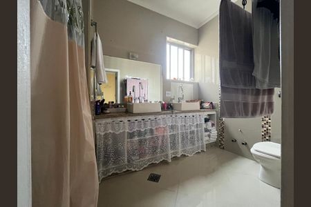 Apartamento à venda com 230m², 3 quartos e 1 vaga Apartamento à venda com 230m², 3 quartos e 1 vagaBanheiro