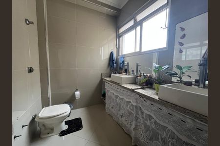 Apartamento à venda com 230m², 3 quartos e 1 vaga Apartamento à venda com 230m², 3 quartos e 1 vagaBanheiro