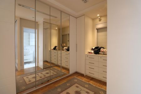 Apartamento para alugar com 500m², 4 quartos e 6 vagasCloset da suíte 1