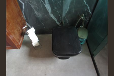 Casa à venda com 356m², 3 quartos e 3 vagasBanheiro da Suíte 2