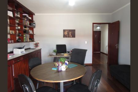 Casa à venda com 356m², 3 quartos e 3 vagasEscritório