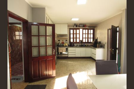 Casa à venda com 356m², 3 quartos e 3 vagasCozinha