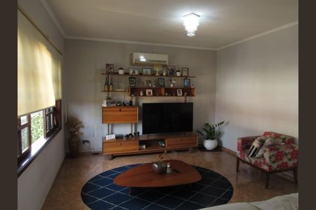 Casa à venda com 356m², 3 quartos e 3 vagasSala