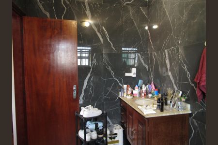 Casa à venda com 356m², 3 quartos e 3 vagasBanheiro da Suíte 2