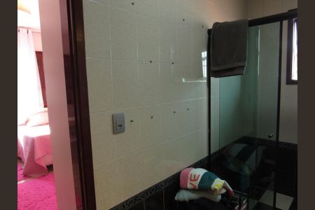 Casa à venda com 356m², 3 quartos e 3 vagasBanheiro da Suíte 1