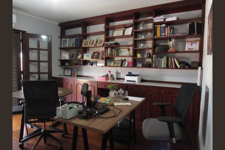 Casa à venda com 356m², 3 quartos e 3 vagasEscritório