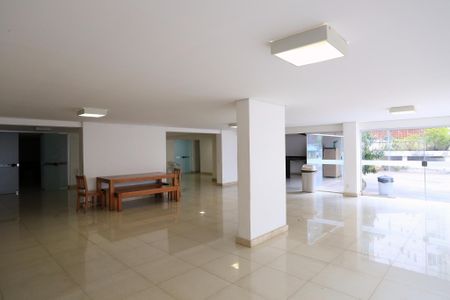 Apartamento à venda com 238m², 4 quartos e 2 vagas Apartamento à venda com 238m², 4 quartos e 2 vagasÁrea comum - Salão de festas