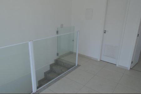 Apartamento para alugar com 78m², 4 quartos e 1 vaga Apartamento para alugar com 78m², 4 quartos e 1 vagaEscada