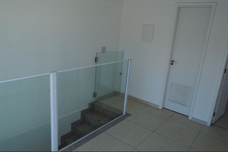 Apartamento para alugar com 78m², 4 quartos e 1 vaga Apartamento para alugar com 78m², 4 quartos e 1 vagaEscada