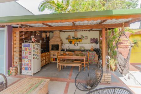 Apartamento à venda com 214m², 2 quartos e 1 vagaÁrea de Serviço