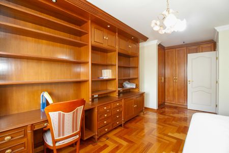 Apartamento à venda com 669m², 5 quartos e 5 vagas Apartamento à venda com 669m², 5 quartos e 5 vagasQuarto 2