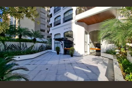 Apartamento à venda com 669m², 5 quartos e 5 vagas Apartamento à venda com 669m², 5 quartos e 5 vagasEntrada do Prédio