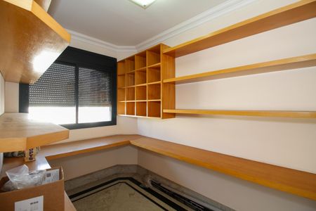 Apartamento à venda com 669m², 5 quartos e 5 vagas Apartamento à venda com 669m², 5 quartos e 5 vagasQuarto de Serviço 2