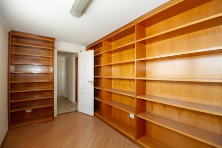 Apartamento à venda com 669m², 5 quartos e 5 vagas Apartamento à venda com 669m², 5 quartos e 5 vagasQuarto 3 (Cobertura)