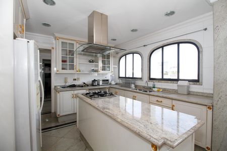 Apartamento à venda com 669m², 5 quartos e 5 vagas Apartamento à venda com 669m², 5 quartos e 5 vagasCozinha