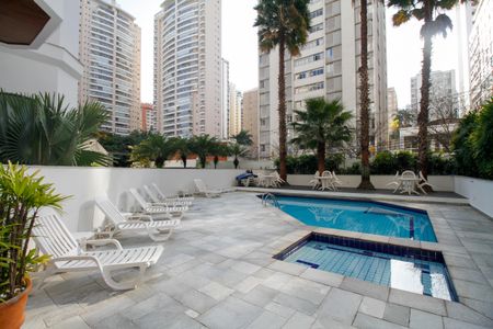 Apartamento à venda com 669m², 5 quartos e 5 vagas Apartamento à venda com 669m², 5 quartos e 5 vagasÁrea Comum - Piscina