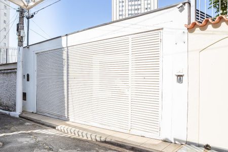 Casa à venda com 120m², 2 quartos e 2 vagas Casa à venda com 120m², 2 quartos e 2 vagasFachada