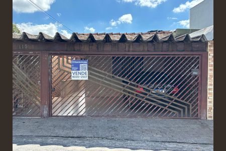Casa à venda com 230m², 3 quartos e 2 vagas Casa à venda com 230m², 3 quartos e 2 vagasFachada