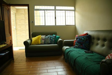 Casa à venda com 230m², 3 quartos e 2 vagasSala