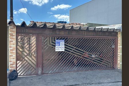 Casa à venda com 230m², 3 quartos e 2 vagas Casa à venda com 230m², 3 quartos e 2 vagasFachada