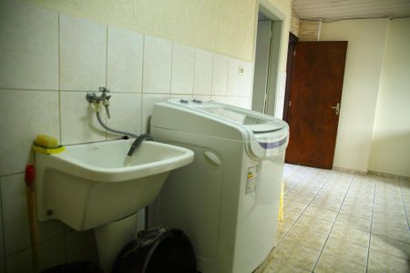 Casa à venda com 230m², 3 quartos e 2 vagasÁrea de Serviço