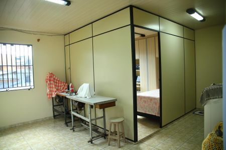 Casa à venda com 230m², 3 quartos e 2 vagasÁrea de Serviço