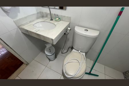 Casa à venda com 175m², 2 quartos e 2 vagas Casa à venda com 175m², 2 quartos e 2 vagasBanheiro