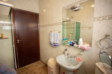 Casa à venda com 400m², 3 quartos e 8 vagas Casa à venda com 400m², 3 quartos e 8 vagasBanheiro