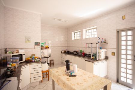 Casa à venda com 400m², 3 quartos e 8 vagas Casa à venda com 400m², 3 quartos e 8 vagasCozinha
