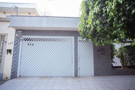 Casa à venda com 400m², 3 quartos e 8 vagas Casa à venda com 400m², 3 quartos e 8 vagasFachada