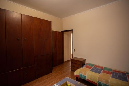 Casa à venda com 400m², 3 quartos e 8 vagas Casa à venda com 400m², 3 quartos e 8 vagasQuarto 1