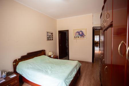 Casa à venda com 400m², 3 quartos e 8 vagas Casa à venda com 400m², 3 quartos e 8 vagasSuíte