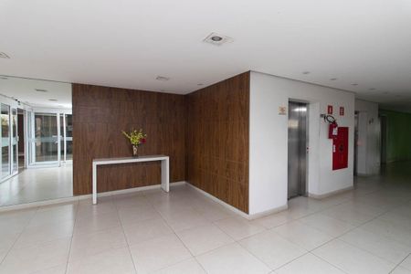 Apartamento à venda com 55m², 2 quartos e 1 vaga Apartamento à venda com 55m², 2 quartos e 1 vagaHall social