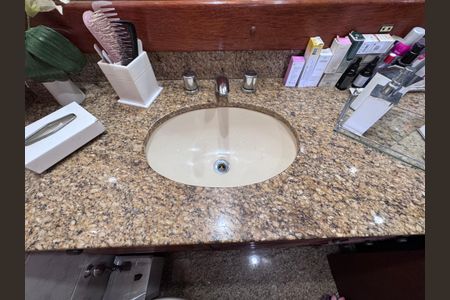 Apartamento à venda com 90m², 2 quartos e 1 vaga Apartamento à venda com 90m², 2 quartos e 1 vagaBanheiro da Suíte