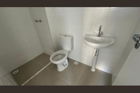 Apartamento à venda com 52m², 2 quartos e 1 vaga Apartamento à venda com 52m², 2 quartos e 1 vagaBanheiro social