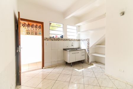 Sala/Cozinha de casa para alugar com 1 quarto, 40m² em Vila Carmosina, São Paulo