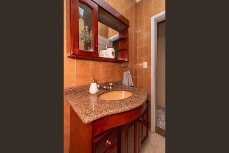 Casa à venda com 183m², 3 quartos e 4 vagasBanheiro 2