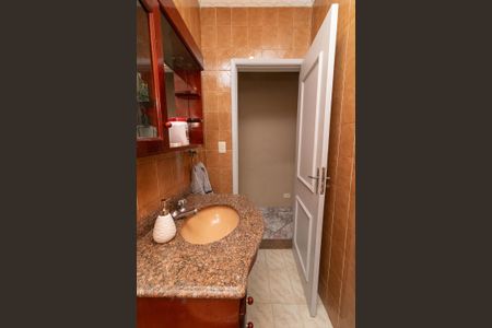 Casa à venda com 183m², 3 quartos e 4 vagasBanheiro 2