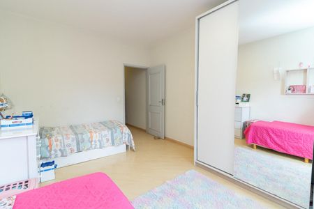 Casa à venda com 183m², 3 quartos e 4 vagasQuarto 2