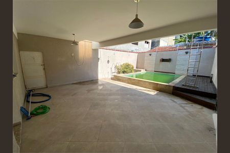 Casa à venda com 168m², 2 quartos e 3 vagas