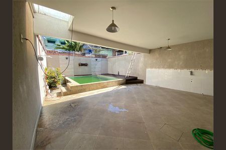 Casa à venda com 168m², 2 quartos e 3 vagas