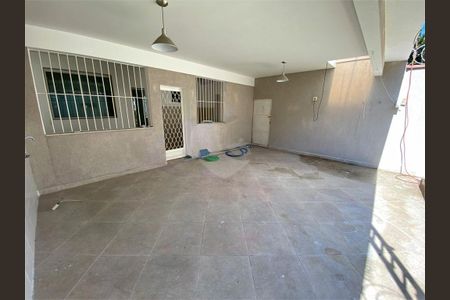 Casa à venda com 168m², 2 quartos e 3 vagas