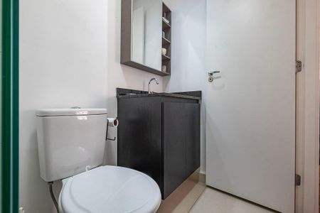 Banheiro de kitnet/studio à venda com 1 quarto, 26m² em Pinheiros, São Paulo