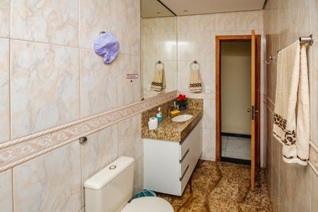 Casa à venda com 180m², 3 quartos e 3 vagasBanheito Social 2